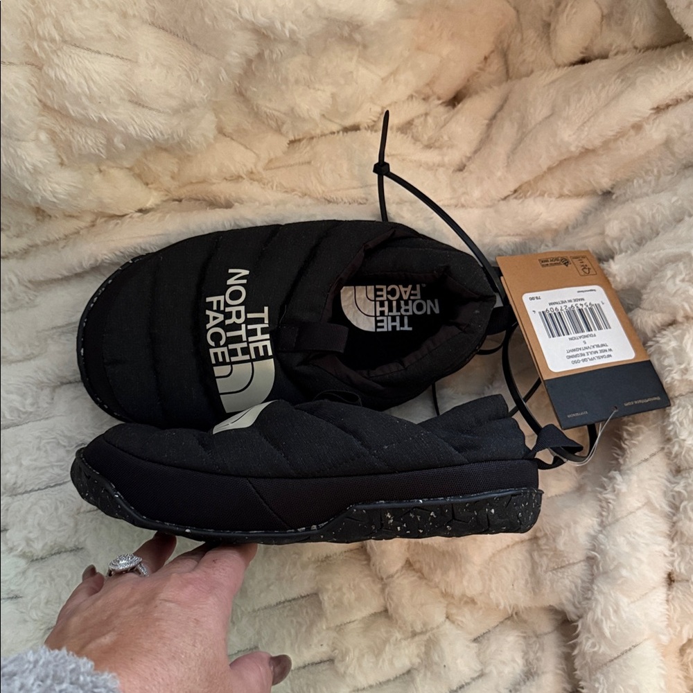 The North Face Black Insulated Slippers - Picture 3 of 4